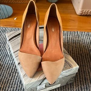 Jeffery Campbell. Women's Pointed-Toe Suede Pumps in Tan